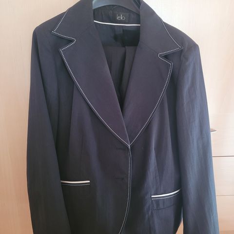 Damedress - slengbukse og blazer