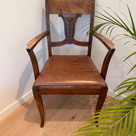 Nydelig solid vintage stol - laget av lokale møbelsnekkere NY PRIS ♥️