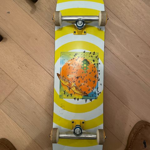 Nesten ubrukt skateboard til salgs