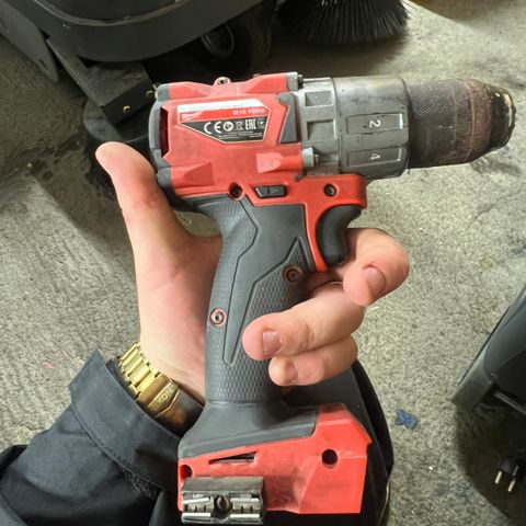 Milwaukee m18 FUEL drill uten batteri