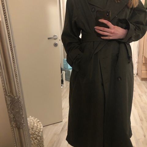 Grønn trenchcoat fra Zara