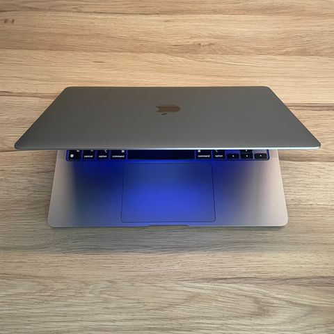 MacBook Air 13” (M1, 2020) 256GB selges rimelig