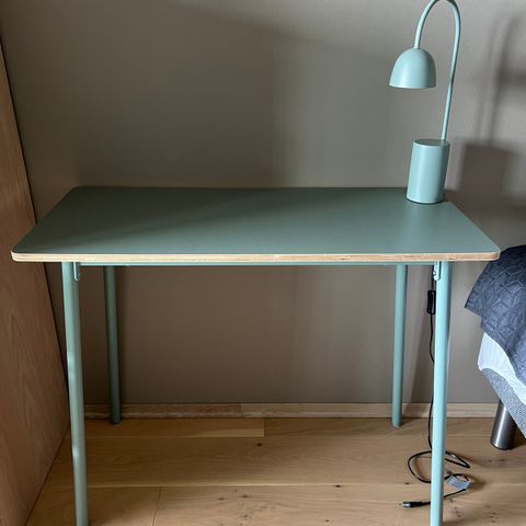 Lite bord / settebord / leksepult med lampe