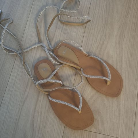Lekre  Zara sandaler med rhinestones str 39