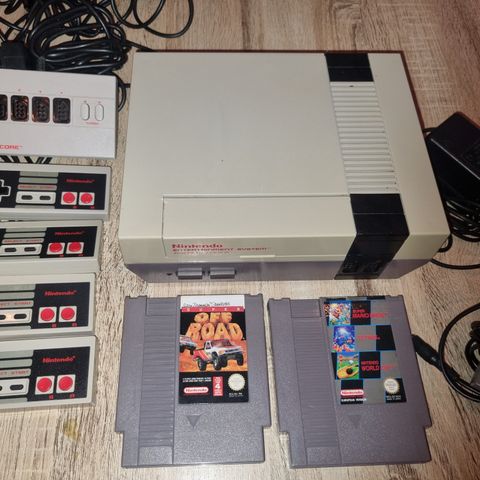 Retro Sonefri Nintendo NES konsoll med 11 spill og tilbehør