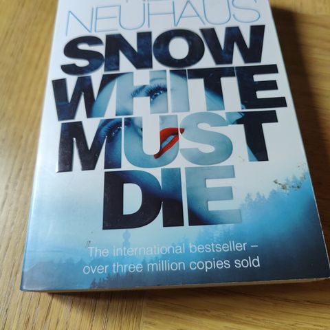 Snow White Must Die av Nele Neuhaus