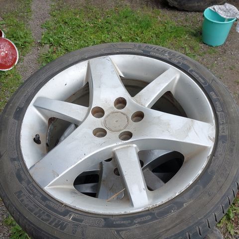 Michelin 225/45 R17 på Saab-felg