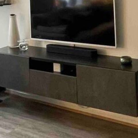 TV-benk fra IKEA BESTÅ