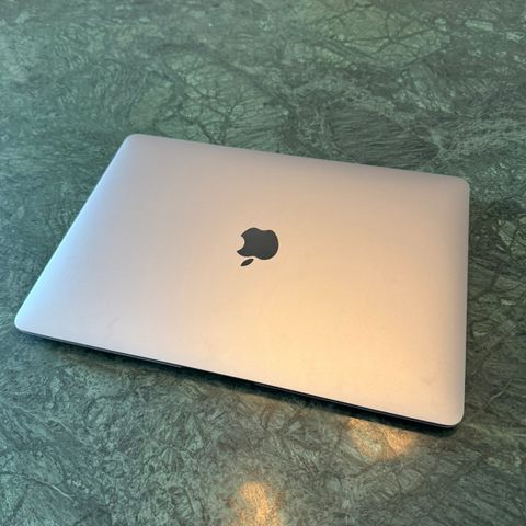 MacBook Air 2019 13" til salgs!