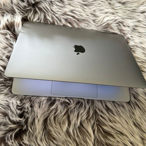 MacBook Air 13 M1/8/256 2020