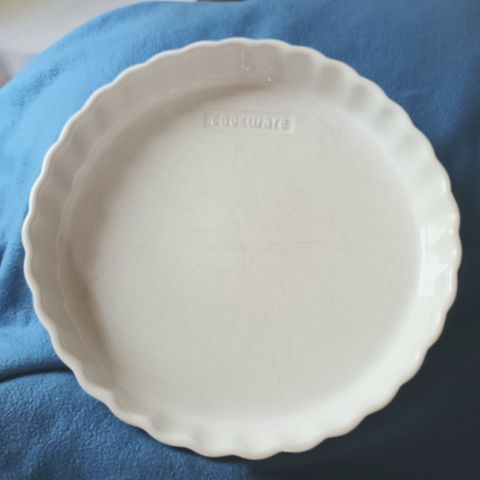 Paiform/ildfast form fra Cookware. 28 cm i diameter, 2,5 cm høy (innside)