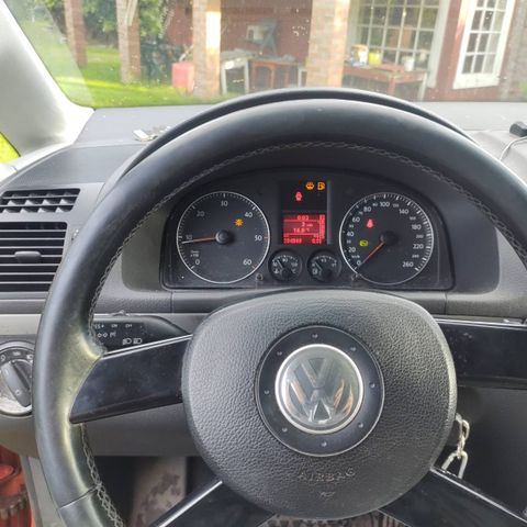 Vw  Touran  1.9tdi 2006 dsg selges hel eller i deler