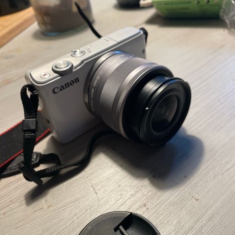 Canon EOS M10 (+ 8 gb minnekort)