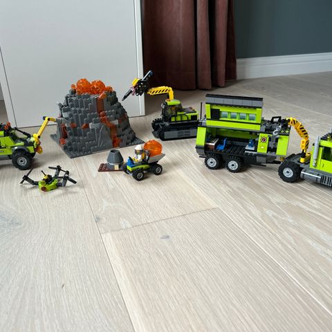 Lego Explorers. Volcano exploration base