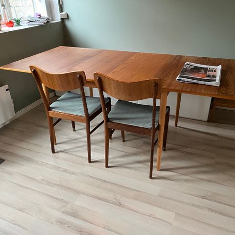 Reservert - To spisestuestuestoler i teak / mid century