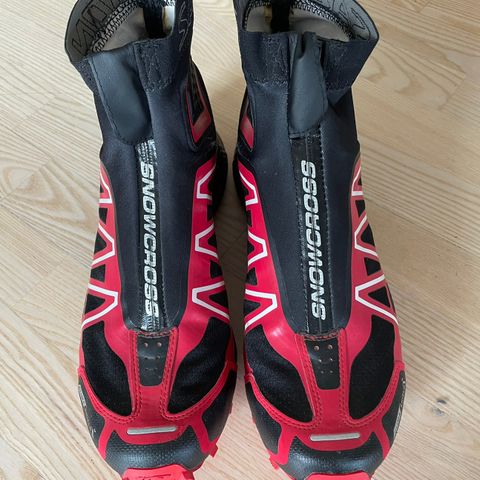 Salomon snowcross med pigg. Str 46