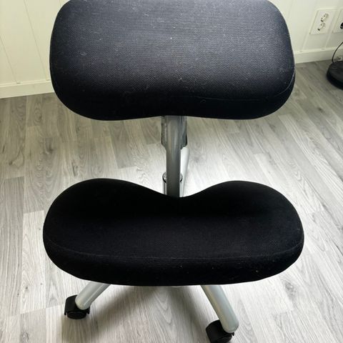 Ergonomisk knestol sort, iiglo