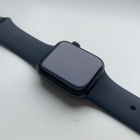 Apple Watch SE 2nd Gen 40mm med fusion shield selges billig