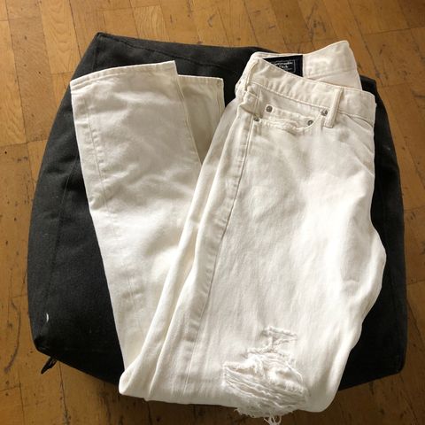 Abercrombie & Fitch: Hvite jeans W 30, L 32