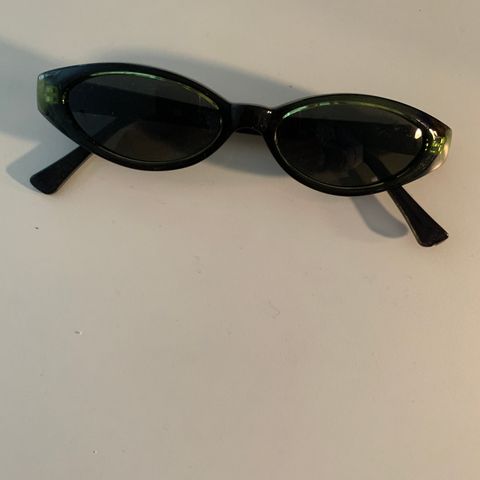 Vintage solbriller, smale grønne. Merket: ultra sun nikkeltestet