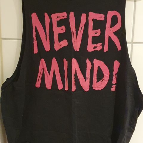 T-shirt NEVER MIND fra Forever21 str M