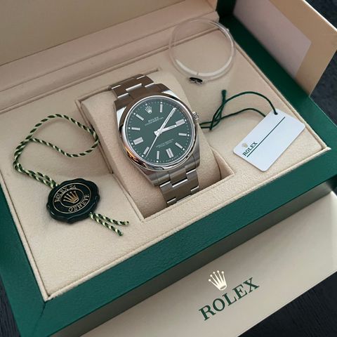 Helt NY / ubrukt Rolex Oyster Perpetual 41 mm Norsk AD 124300 grønn m/kvittering