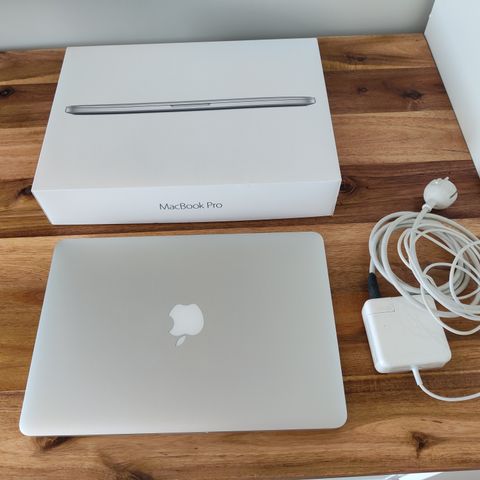 MacBook pro 13"  2015 i5 16gb 256gb