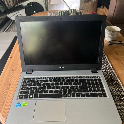 Acer aspire v3-574 laptop bærbar maskin, core i5 til deler?