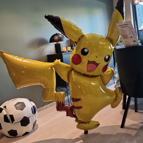 Pokémon® Pikachu Airwalker Folieballong 132x144 cm