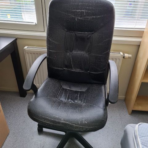 Chair with adjustable height