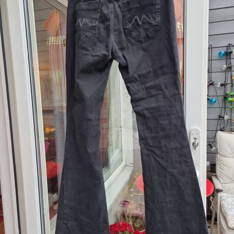 Svarte jeans str. 30x32, kr.300