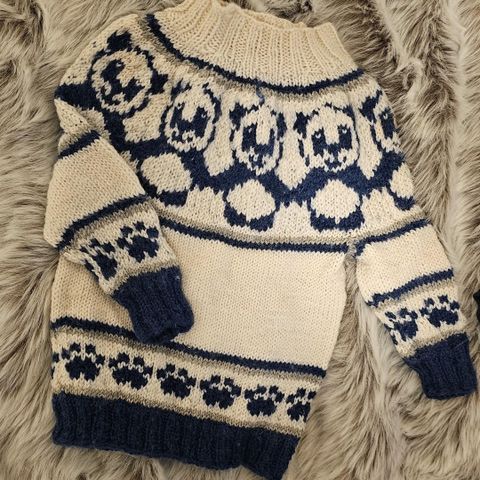 Nydelig strikket genser i str 62 til 70 ca