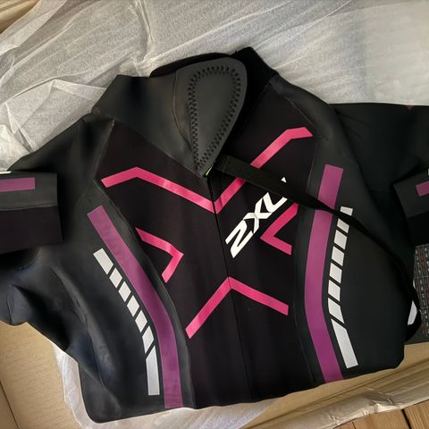 Ubrukt 2XU P:1 wetsuit (dame)