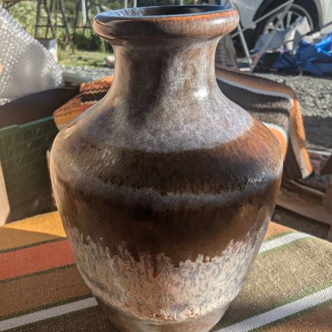 Fin liten RETRO vase, formodentlig fra Tyskland (13 cm H)