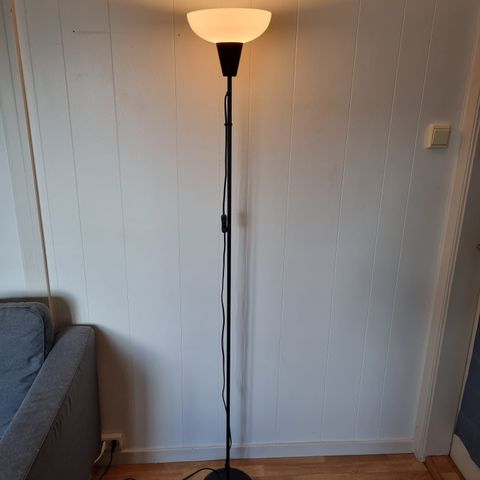 Lampe selges