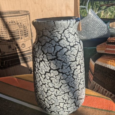 Liten RETRO vase i lava stil formodentlig fra Tyskland (12,5 cm H)