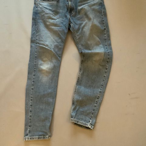 Levis 519 slim-fit jeans i str. 34W L32 selges