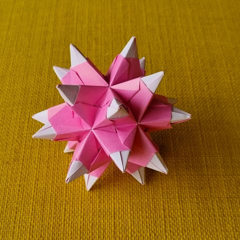 Søt liten rosa origami