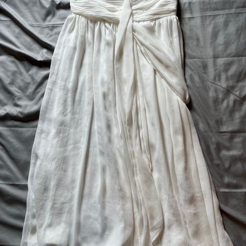 Nydelig hvit kjole ubrukt