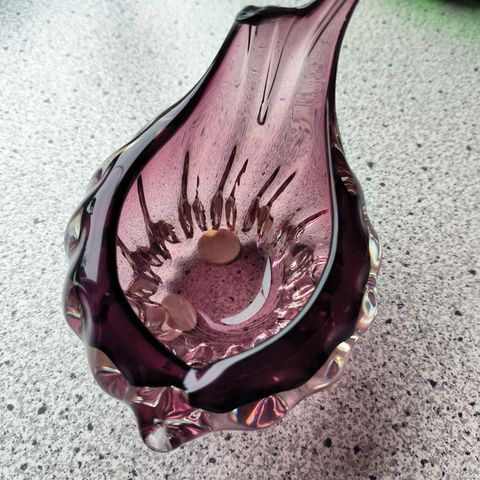 Glassbolle eller vase i farger glass