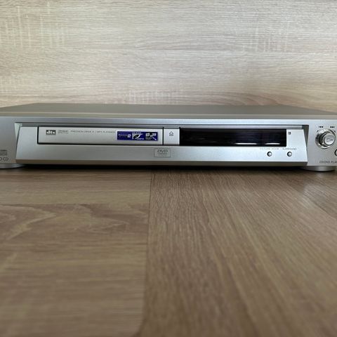 Pent brukt Sony CD/DVD spiller selges