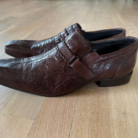 Ubrukte skinnsko Sapatos (str 46)