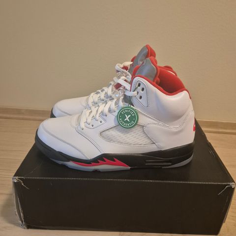 Jordan 5 Retro Fire Red Silver Tongue (2020)