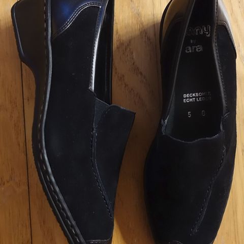 Svarte dame sko, semsket skinn, størrelse 37, merke Jenny by Ara