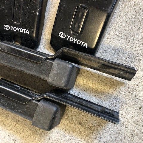 Lastestativ / skistativ til Toyota Corolla med tre dører gis bort