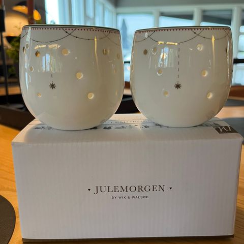 «Julemorgen» fra Wik & Walsøe. 2stk lyslykter