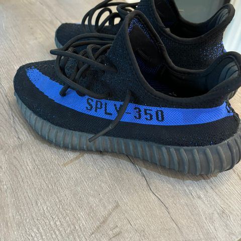 Yeezy V2 Dazzling Blue