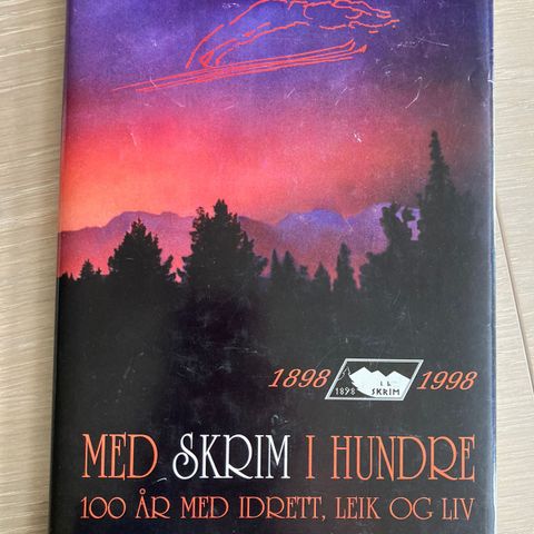 Med Skrim i hundre. 100 år med idrett, leik og liv.