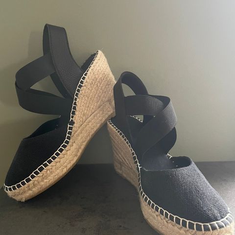 Stockholm Design Group sorte kilehæler / espadriller