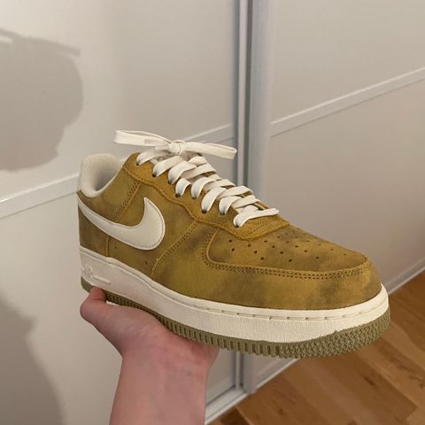 Nike airforce Sanded gold